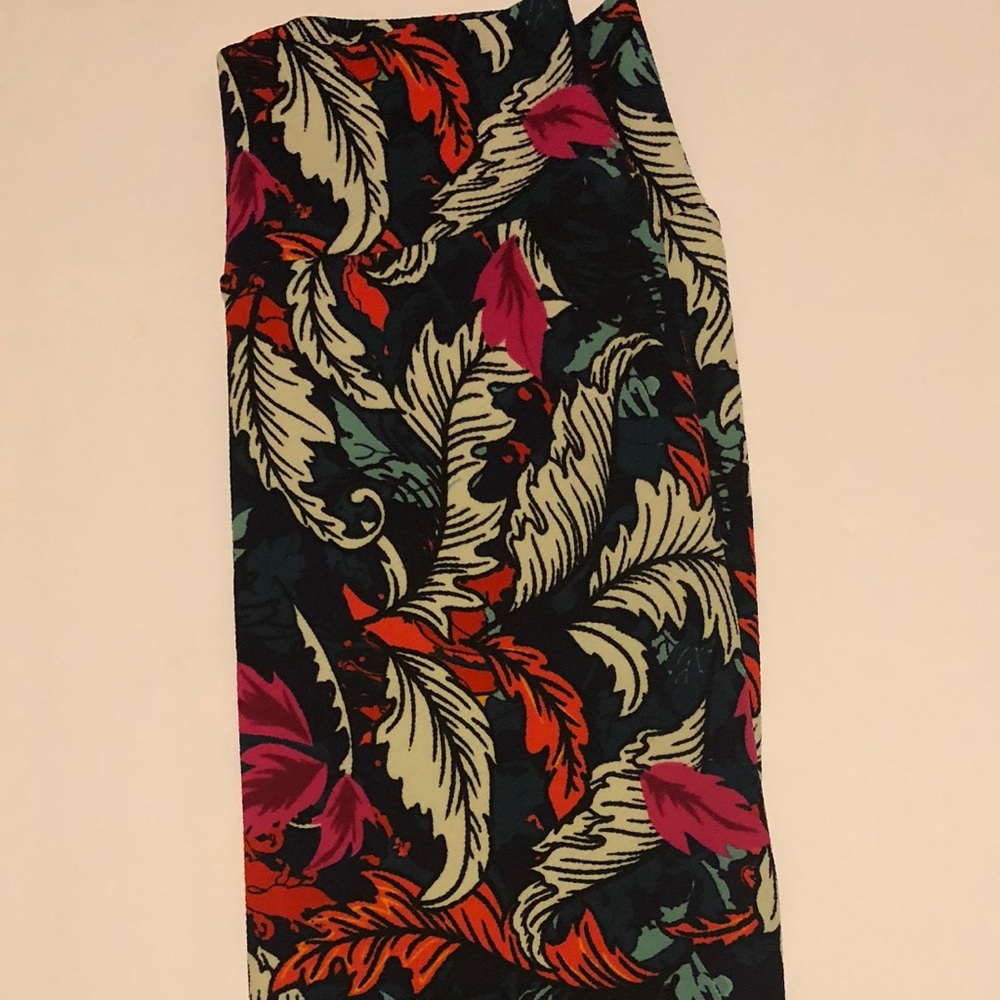Lularoe Cassie skirt with feathers - Picture 4 of 4